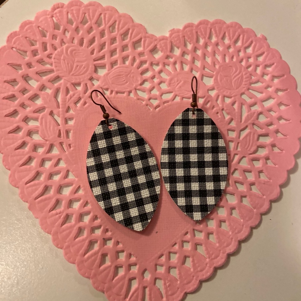 Black and white gingham earrings!